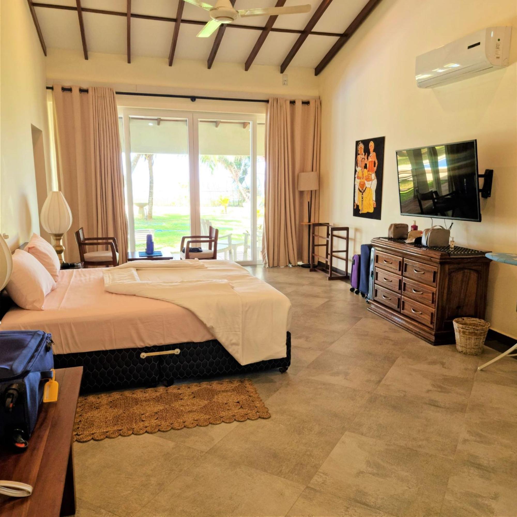 Arhimser Villa-Superb 4 Bedroom Beachfront For 8 In Ranna, Tangalle, Bb, Pool, Free Pick Up For 7 Night Stays Arriving Together, Serviced, Taxes Included Exterior photo