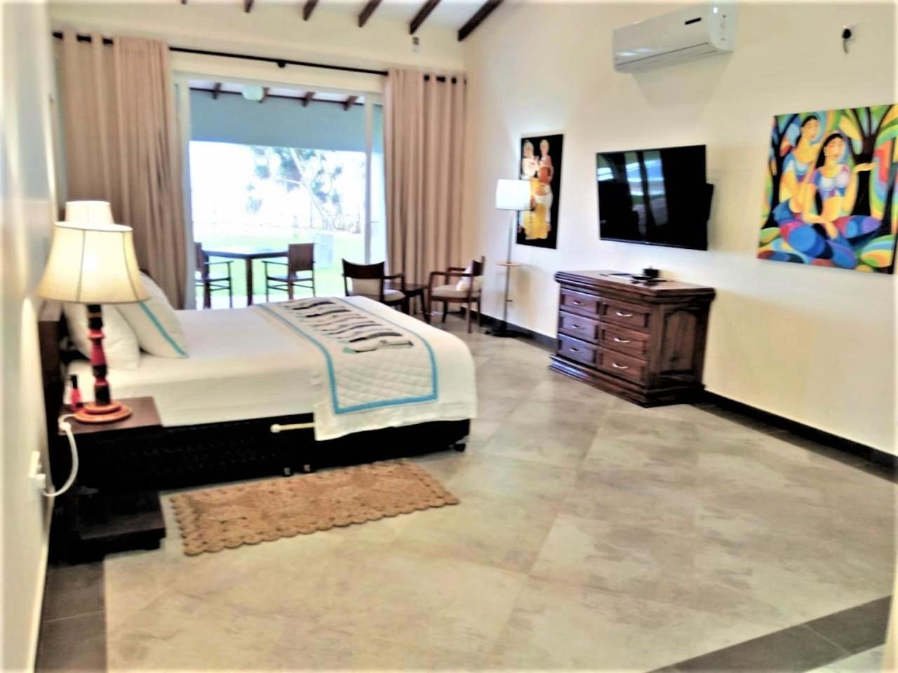 Arhimser Villa-Superb 4 Bedroom Beachfront For 8 In Ranna, Tangalle, Bb, Pool, Free Pick Up For 7 Night Stays Arriving Together, Serviced, Taxes Included Exterior photo